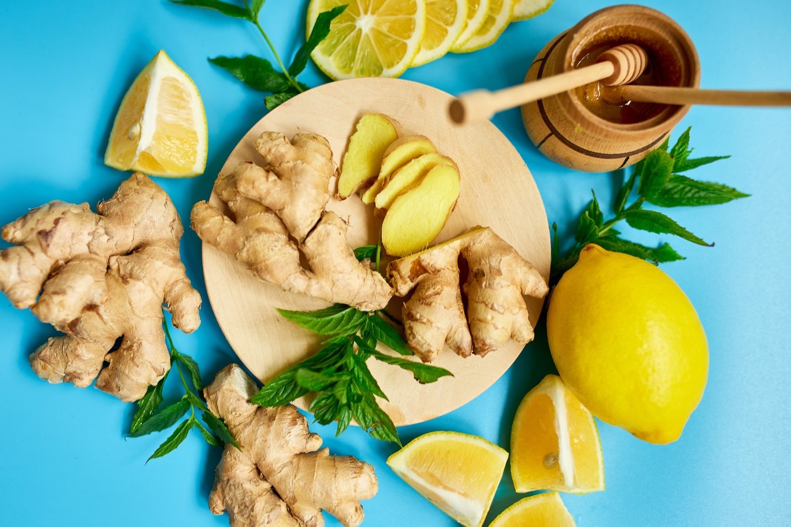 Fresh lemons, ginger, garlic and honey arranged as home remedy ingredients